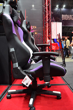 画像ギャラリー No.013のサムネイル画像 / ［TGS 2018］徳岡正肇がゲーマー向けチェアを座り比べ。会場にあったゲーマー向けの椅子に片っ端から腰掛けてみた