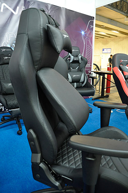 画像ギャラリー No.016のサムネイル画像 / ［TGS 2018］徳岡正肇がゲーマー向けチェアを座り比べ。会場にあったゲーマー向けの椅子に片っ端から腰掛けてみた