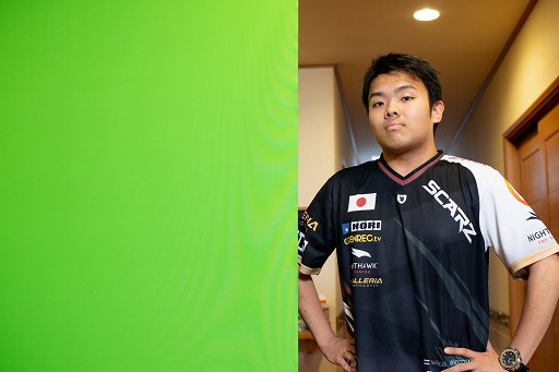 画像ギャラリー No.002のサムネイル画像 / 【PR】「Elgato Gaming」のゲーム実況製品の魅力を，プロチーム「SCARZ」に聞く。最終回は演出の幅を広げる背景布「Green Screen」