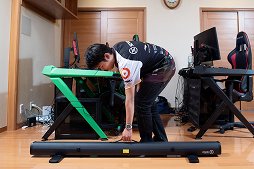 画像ギャラリー No.004のサムネイル画像 / 【PR】「Elgato Gaming」のゲーム実況製品の魅力を，プロチーム「SCARZ」に聞く。最終回は演出の幅を広げる背景布「Green Screen」