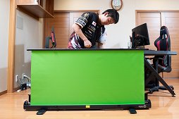 画像ギャラリー No.005のサムネイル画像 / 【PR】「Elgato Gaming」のゲーム実況製品の魅力を，プロチーム「SCARZ」に聞く。最終回は演出の幅を広げる背景布「Green Screen」