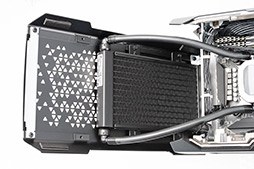画像ギャラリー No.022のサムネイル画像 / 【PR】コンパクトで静音なゲームPC「CORSAIR ONE i160」は,4Kゲーム時代に最適なゲームマシンだ