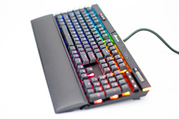 画像ギャラリー No.022のサムネイル画像 / 【PR】Corsairのフルキーボード「K95 RGB PLATINUM XT SPEED」を試す。マクロキーで配信ソフトを操作する「Stream Deck」は思いのほか便利だ