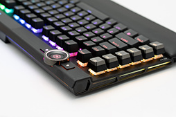 画像ギャラリー No.027のサムネイル画像 / 【PR】Corsairのフラッグシップキーボード「K100 RGB」は,光学式キースイッチと高速レポートレートでeスポーツゲーマーにお勧めしたい
