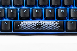 画像ギャラリー No.012のサムネイル画像 / 【PR】Corsairのミニキーボード「K65 RGB MINI」は,60%のサイズとハイエンド並みのスペックを両立した製品だ