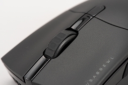 画像ギャラリー No.007のサムネイル画像 / 【PR】Corsairの新作ワイヤレスマウス「SABRE RGB PRO WIRELESS」を試す。79gの軽さと握りやすいボディが魅力だ