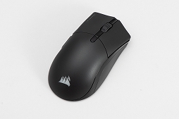 画像ギャラリー No.010のサムネイル画像 / 【PR】Corsairの新作ワイヤレスマウス「SABRE RGB PRO WIRELESS」を試す。79gの軽さと握りやすいボディが魅力だ