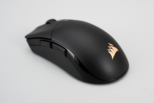 画像ギャラリー No.034のサムネイル画像 / 【PR】Corsairの新作ワイヤレスマウス「SABRE RGB PRO WIRELESS」を試す。79gの軽さと握りやすいボディが魅力だ