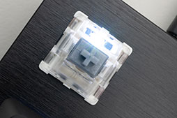 画像ギャラリー No.004のサムネイル画像 / 【PR】Corsairの新キーボード「K60 PRO TKL OPX」は，日本で人気の10キーレスに高速入力の光学式キースイッチを組み合わせた魅力的な製品だ