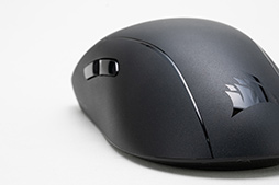 画像ギャラリー No.007のサムネイル画像 / Corsairのワイヤレスマウス「M75 AIR WIRELESS」は,持ちやすいボディと高速ポーリングレートによる初動の速さが見どころだ【PR】