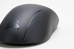 画像ギャラリー No.008のサムネイル画像 / Corsairのワイヤレスマウス「M75 AIR WIRELESS」は,持ちやすいボディと高速ポーリングレートによる初動の速さが見どころだ【PR】