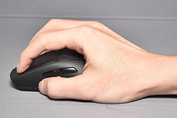 画像ギャラリー No.014のサムネイル画像 / Corsairのワイヤレスマウス「M75 AIR WIRELESS」は,持ちやすいボディと高速ポーリングレートによる初動の速さが見どころだ【PR】