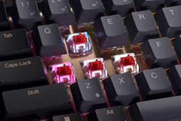 画像ギャラリー No.023のサムネイル画像 / Corsair独自の赤軸メカニカル＆キースイッチ交換機能が特徴の75％キーボード「K65 PLUS WIRELESS」の実力は？