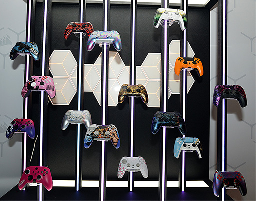 画像ギャラリー No.004のサムネイル画像 / SCUF GamingのPC用ゲームパッドも国内市場に? Corsairブースの展示をまとめて紹介