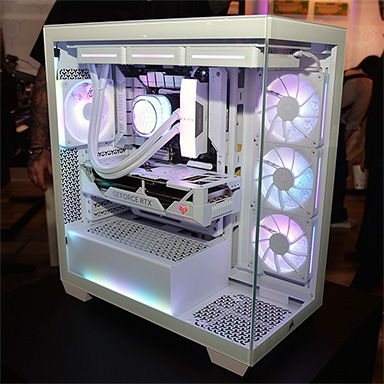 画像ギャラリー No.014のサムネイル画像 / SCUF GamingのPC用ゲームパッドも国内市場に? Corsairブースの展示をまとめて紹介