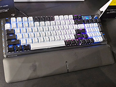 40cm未満のコンパクトなフルキーボードから初のレバーレスアケコンまで，Corsairがゲーマー向けデバイスを一斉に発表