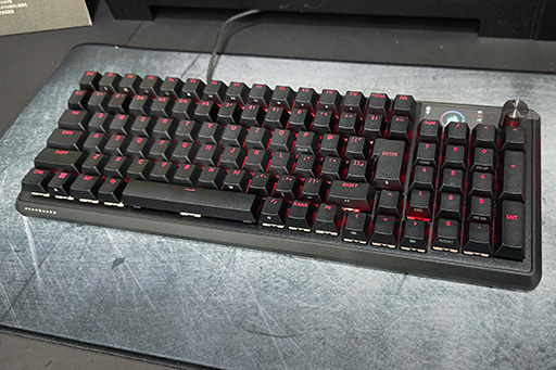 画像ギャラリー No.002のサムネイル画像 / 96％サイズの小さめフルキーボードや，ブランド初のレバーレスアケコンまで。Corsairブースには国内未発表製品が盛りだくさん［TGS2025］