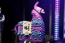 画像ギャラリー No.003のサムネイル画像 / TOKIOの城島 茂さん，長瀬智也さんがコスプレ姿で登場した「フォートナイト」テレビCM発表会をレポート