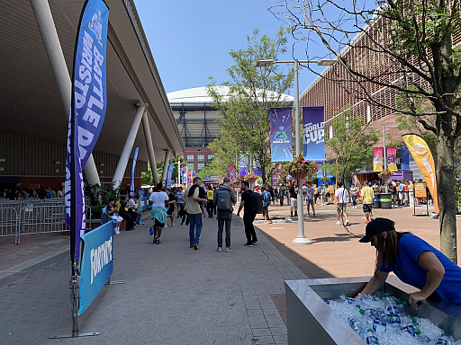 画像ギャラリー No.002のサムネイル画像 / 賞金総額約32億円の「Fortnite World Cup」大会レポート。会場はフォートナイト一色に。出場した日本人選手の順位は