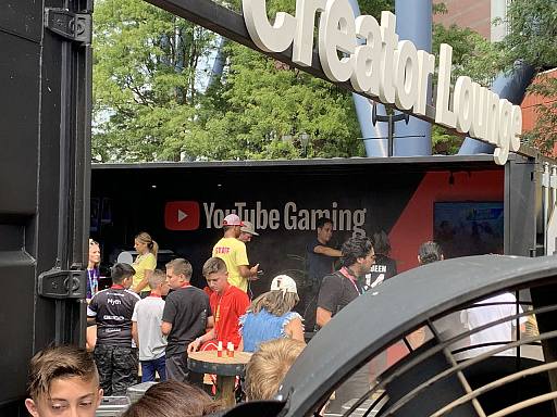 画像ギャラリー No.011のサムネイル画像 / 賞金総額約32億円の「Fortnite World Cup」大会レポート。会場はフォートナイト一色に。出場した日本人選手の順位は