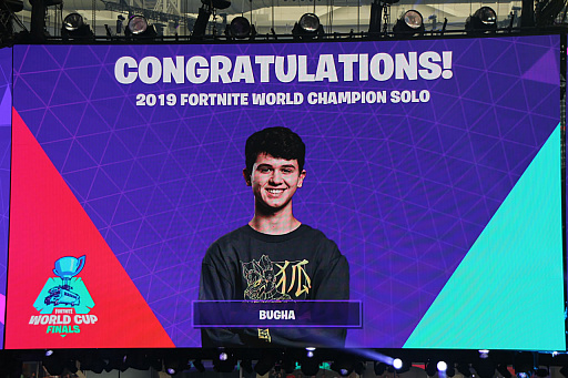 画像ギャラリー No.044のサムネイル画像 / 賞金総額約32億円の「Fortnite World Cup」大会レポート。会場はフォートナイト一色に。出場した日本人選手の順位は