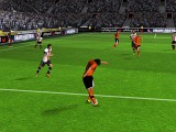 画像ギャラリー No.008のサムネイル画像 / 「リアルサッカー2012」,COM改良で動きがより滑らかになった最新作が登場