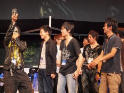 画像ギャラリー No.014のサムネイル画像 / 白熱したバトルとサプライズ発表に沸いた「GUNSLINGER'S BATTLE ARENA-Next-」決勝大会。優勝は東京勢「勝ちたがり」の手に