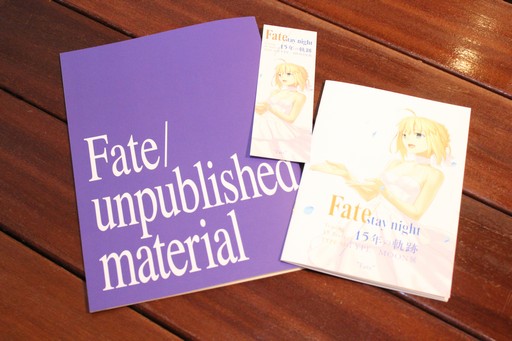 画像ギャラリー No.002のサムネイル画像 / 「TYPE-MOON展 Fate/stay night -15年の軌跡-」が12月20日から開催。3人のヒロイン声優がテープカットを行った内覧会をレポート