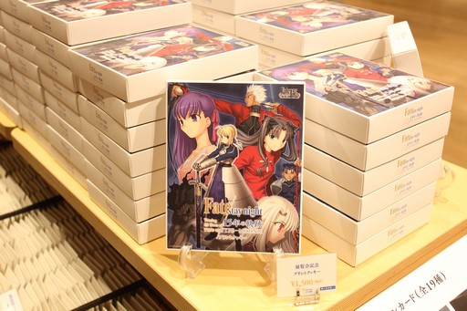 画像ギャラリー No.027のサムネイル画像 / 「TYPE-MOON展 Fate/stay night -15年の軌跡-」が12月20日から開催。3人のヒロイン声優がテープカットを行った内覧会をレポート