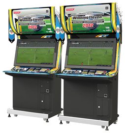 画像ギャラリー No.001のサムネイル画像 / 32インチワイドディスプレイ搭載の新型筐体で「ワールドサッカー ウイニングイレブン アーケードチャンピオンシップ 2012」が稼働中