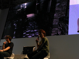 画像ギャラリー No.008のサムネイル画像 / ［TGS 2012］主人公によって変わる“恐怖”の形。「バイオハザード6」ステージレポートを掲載。映画「バイオV」からあのお方のコメントも