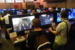 画像ギャラリー No.004のサムネイル画像 / ［TGS 2012］「バイオハザード6」の試遊台では高難度モード「エイダ編」もプレイ可能。体験レポートとプレイムービーを掲載 