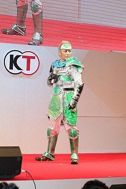 画像ギャラリー No.002のサムネイル画像 / ［TGS 2012］ゲームキャラになりきったコスプレイヤー達の競演。桑島法子さんと小野坂昌也さんも目を見張った「コーエーテクモコスプレコンテスト」