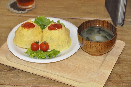 画像ギャラリー No.015のサムネイル画像 / イオンちゃんが考案した7次元料理が食べられる。ガスト,星海社,シャッツキステの共同企画によるコラボイベント「七次元世界からのカフェレストラン」をレポート