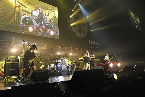 画像ギャラリー No.043のサムネイル画像 / 舞台「戦国BASARA3」も発表。約6000人が熱狂した“バサラ祭2012 〜夏の陣〜”をレポート
