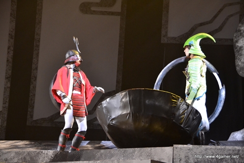 画像ギャラリー No.016のサムネイル画像 / 舞台「戦国BASARA3 -瀬戸内響嵐-」ゲネプロを写真たっぷりのレポートでお届け。陰謀渦巻く瀬戸内に，剣戟とザビー教の嵐が吹き荒れる!?