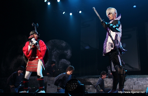 画像ギャラリー No.029のサムネイル画像 / 舞台「戦国BASARA3 -瀬戸内響嵐-」ゲネプロを写真たっぷりのレポートでお届け。陰謀渦巻く瀬戸内に，剣戟とザビー教の嵐が吹き荒れる!?