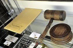 画像ギャラリー No.028のサムネイル画像 / 「逆転裁判5」制作決定の発表や，巧舟氏をはじめとするシリーズ開発陣のトークショーで盛り上がった「逆転裁判10周年 特別法廷」レポート