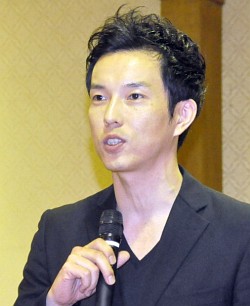 画像ギャラリー No.016のサムネイル画像 / 今度は舞台で法廷バトル! 成歩堂龍一役の兼崎健太郎さんや御剣怜侍役の和田琢磨さんも登場した,舞台「逆転裁判 〜逆転のスポットライト〜」制作発表会をレポート