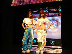 画像ギャラリー No.002のサムネイル画像 / ［AOU2012］手の動きで「舞い」を表現し，「踊ってみた」動画を録画/投稿できる「maimai」ステージイベントレポ＆ミニインタビュー