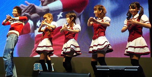 画像ギャラリー No.004のサムネイル画像 / ［AOU2012］手の動きで「舞い」を表現し，「踊ってみた」動画を録画/投稿できる「maimai」ステージイベントレポ＆ミニインタビュー