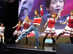 画像ギャラリー No.009のサムネイル画像 / ［AOU2012］手の動きで「舞い」を表現し，「踊ってみた」動画を録画/投稿できる「maimai」ステージイベントレポ＆ミニインタビュー