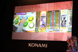 画像ギャラリー No.017のサムネイル画像 / ［AOU2012］2012年もBEMANIシリーズが熱い。各タイトルの開発陣によるプレゼンテーションとKAC優勝者を招いたイベントをレポート 