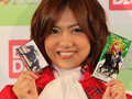 AKB48宮澤佐江さんも騎手姿で駆けつけた，バンダイ「ネットカードダス」新作「オーナーズホース」発表記念イベントをレポート