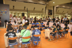 画像ギャラリー No.007のサムネイル画像 / 小学生以下の選手が3on3でポケモンバトル。高度な駆け引きに会場が沸いた「Pokemon 3on3 2013　コロコロカップ」をレポート