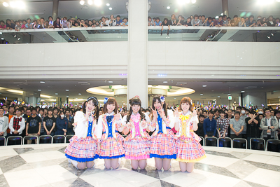 画像ギャラリー No.003のサムネイル画像 / 「アイドルマスター シンデレラガールズ」のCD発売記念イベントが，サンシャインシティの噴水広場で開催。第4回総選挙の実施も発表