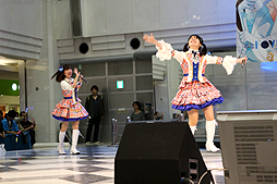 画像ギャラリー No.007のサムネイル画像 / 「アイドルマスター シンデレラガールズ」のCD発売記念イベントが，サンシャインシティの噴水広場で開催。第4回総選挙の実施も発表