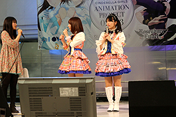 画像ギャラリー No.009のサムネイル画像 / 「アイドルマスター シンデレラガールズ」のCD発売記念イベントが，サンシャインシティの噴水広場で開催。第4回総選挙の実施も発表