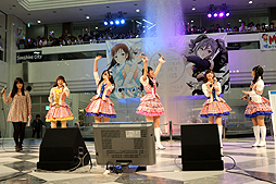 画像ギャラリー No.011のサムネイル画像 / 「アイドルマスター シンデレラガールズ」のCD発売記念イベントが，サンシャインシティの噴水広場で開催。第4回総選挙の実施も発表