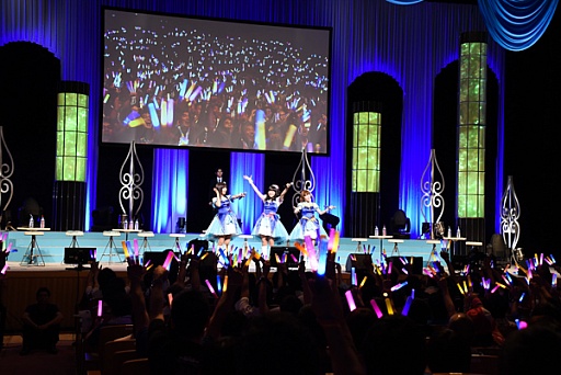 画像ギャラリー No.002のサムネイル画像 / 「THE IDOLM@STER CINDERELLA GIRLS SUMMER FESTIV@L 2015」大阪公演をレポート。三宅さんの悩みとは何なのか?